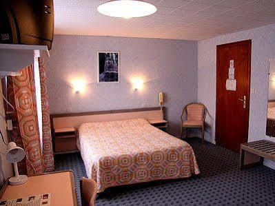 Les Chemins Francis - Modern Hotel Bagnols-les-Bains Экстерьер фото